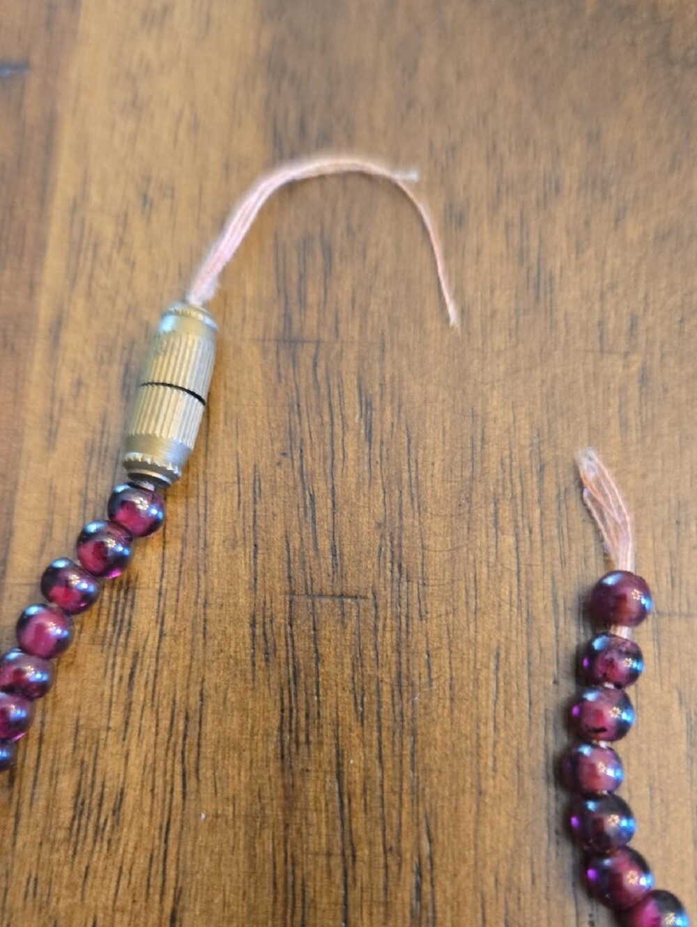 Vintage (1940s) Handcrafted Garnet Beaded Necklace - Elegant Women's Jewelry - Picture 4 of 5